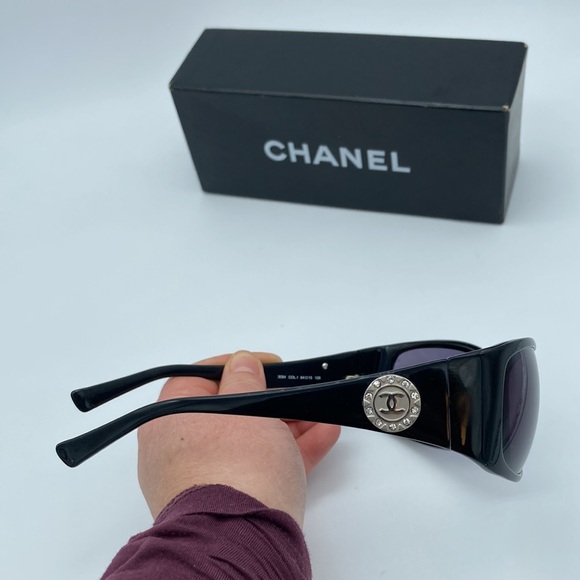 CHANEL CC LOGO CRYSTAL BLACK POLARIZED SUNGLASSES - Picture 10 of 13